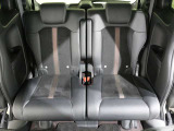 後部座席もゆったり座れます。