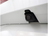バックカメラが付いているので後方確認が非常にしやすいです。今や運転初心者も熟練者も必須装備!ついていて損はないですね♪