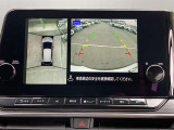 アラウンドビューモニターは4方のカメラで真上から車を見たようにモニターで確認ができる日産の自慢の装備です。是非実際の車で体感してみてください。