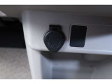 【アクセサリーソケット】12Vのカー用品等の電源供給が可能です。
