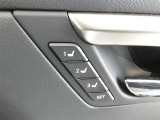運転席のシートポジションを記憶・再現できるメモリー機能を搭載しています。