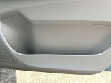 運転席のドア内部にポケットがございます。