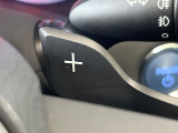 【パドルシフト】ハンドルから手を離さずに素早くシフトアップ&ダウンができるので、エンジンブレーキを使う下り坂や高速道路の合流で加速したい場面で役立ちます。