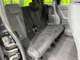 後部座席も気になるようなキズ・汚れやへたり等、大きなダメージはなく、良好な状態です。