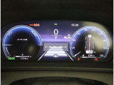 とっても見やすいメーターです。夜間時はラグジュアリーな気分にさせてくれる照明が魅力ですので、夜のドライブも楽しみになりますよ♪