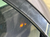 ブラインドスポットモニター 左右斜め後ろを平行して走る車を認識し、車線変更の際に危険を察知するとドライバーへ警告を促します。夜・雨・トンネル内など走行時の環境が悪い時ほど便りになる安全装置です。