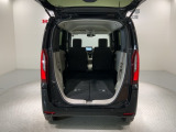 リアシートを倒すと、ラゲッジスペースを広くお使いいただけます!