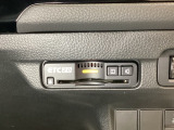 ハンドルの右下にETC2.0がついています。高速道路の料金所の通過も楽々です!。 カードの取り出しもしやすい場所についています。