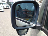 助手席側には左後方を確認できるミラーが設置されているため幅寄せや車庫入れも楽に行えます。