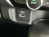 2.5アンペア急速USBチャージャー搭載。スマートフォンなどの充電にとっても便利です