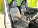 運転席シート廻りは使用感も少なく、良好な状態となっています。前オーナー様が丁寧に使っていたことがよくわかりますね。
