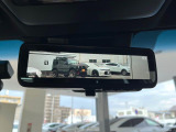 【デジタルインナーミラー】後席の大きな荷物や同乗者で後方が確認しづらい時でも安心!カメラが撮影した車両後方の映像をルームミラー内に表示。クリアな視界で状況の確認が可能です!