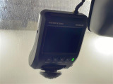 【ドライブレコーダー】映像・音声などの運転中の記録を残します。事故などを起こした起こされた時の証拠になりえますので、もしも時でも安心ですね。