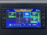 純正メモリナビ(MJ122D-W)を装着しています。Bluetooth(ブルートゥース)・USB接続/CD・DVD再生/フルセグ視聴など使用できます。