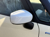 運転席ドアミラー周辺の写真です。