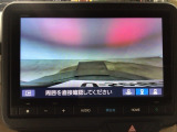 【バックカメラ】運転が苦手な方も車庫入れラクラクです!ギアをリバースに入れれば自動的に切り換わりますので、面倒な操作は不要です♪狭い駐車場もお車を傷つけず安心ですね!