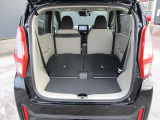 ラゲッジは十分な収納量を確保。さらにリヤシートスライドやフラット機能などにより、フルキシブルに使用できます。
