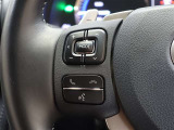 ステアリングスイッチ付き。前方から目を離すことなく操作することが可能です。