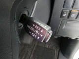 【レーダークルーズコントロール】(全車速追従機能付)付きです。車速に応じて追従支援してくれるので、ロングドライブも快適です。詳細は販売店スタッフまでおたずねください。