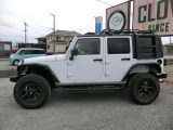カスタム多数でかっこよく決まったJEEPラングラーの入庫です!2.5インチリフトUP・ギブソンマフラー・BALLISTC18インチAW・社外前後バンパー・社外サイドステップ・社外ルーフキャリア!