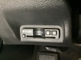 ハンドルの左下にETC2.0がついています。高速道路の料金所の通過も楽々です!。 カードの取り出しもしやすい場所についています。