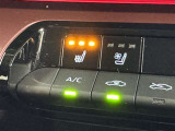 【シートヒーター】運転席と助手席をそれぞれ独立して操作でき、無段階に温度調節も可能なため、座る人と室内温度にあわせた快適