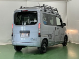 プライバシーガラスが装備されています。外を見るときには気にならずに、後方車両からは車内が見えにくくなってます