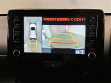 【パノラミックビュー&バックビュー】駐車時の安全確認をする為に車両上方からの映像と後方カメラからのを同時に表示しバックガイドも付いているのでバックの苦手な方でも安心して運転出来ますよ。