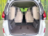 ラゲッジルームは、大容量のスペースを確保。普段のお買い物からレジャーまで、幅広く活躍してくれます!また、リアシートを倒すことでバリエーション豊かにお使いいただけます。