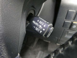 【レーダークルーズコントロール】(全車速追従機能付)付きです。車速に応じて追従支援してくれるので、ロングドライブも快適です。詳細は販売店スタッフまでおたずねください。