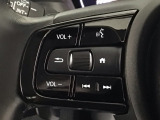 ステアリングリモコンは、運転中でも簡単に音量調整やチャンネル変更もできます!わき見運転防止にもつながるので安心です♪