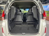 後席を格納すると、これだけの広さが!シーンに合わせたシートアレンジで、大きな荷物も積むことが出来ます♪