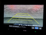 バックカメラが装備されており、後方の安全確認はもちろんのこと狭い場所での駐車や雨の日・夜間など視界の悪いコンディションでのストレスの軽減にもなります!