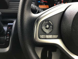 手元でオーディオ操作が可能なステアリングリモコン付です