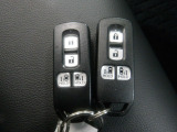 スマートキー付!キーを取り出さなくてもドアロックの施錠・開錠、エンジンの始動が出来ます!雨の日や荷物の多い日にとても便利ですね♪
