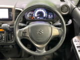 インテリアに合わせたデザインのステアリングは、運転される方のことも考え、運転しやすい形状、大きさです。是非一度、実際に触ってお確かめください。