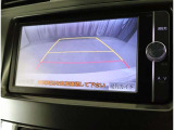 バックガイドモニターで、後方を確認しながら安心して駐車することができます。運転初心者も熟練者も必須の機能ですよ!