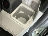 ドリンクホルダー/小物入れにもなって便利です