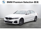 ダイナミックな走りと高い実用性を兼ね備えた318i MSport。精悍なフロントマスクと流麗なシルエットが、独自の存在感を放ちます。