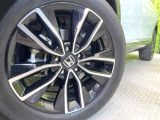 【純正アルミ18インチホイール】外観にマッチした純正アルミホイールを装着しております。各種社外アルミホイールや、スタッドレスタイヤも取扱いしております。是非ご相談ください♪