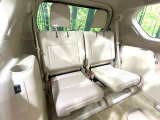 3列目シートはもちろん状態良好☆大人でもゆったりと座って頂けますので、大人数でのお出かけもラクラクです♪ご家族で、気の知れた仲間で、ドライブに行くのが楽しみですね♪