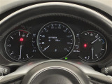 【メーターまわり】ドライバーから見やすい位置にあって安全運転に寄与します。マルチインフォメーションディスプレイでは、クルマに関するたくさんの情報を確認可能。