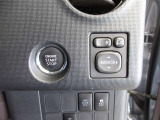 ワンプッシュでエンジンがスタートできます。ミラーは電動格納式で狭い駐車場でも安心です。
