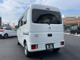 後ろ姿とサイドのバランスが分かる一枚。テール周りの印象や角の状態、荷室のイメージも掴めます。