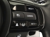 【アダプティブ・クルーズ・コントロール】予め設定した車速内でクルマが自動的に加減速。 前走車との適切な車間距離を維持しながら追従走行し、高速道路でのドライバーの疲労を軽減してくれる嬉しい機能付♪
