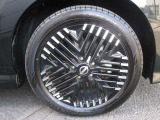 純正のアルミホイール装備です