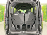 普段のお買い物や通勤、送迎等に十分な荷室スペースを確保しております。セカンドシートを倒すと、大きな荷物の積載も可能です♪
