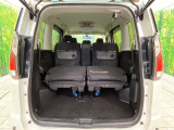 普段のお買い物や通勤、送迎等に十分な荷室スペースを確保しております。セカンドシートを倒すと、大きな荷物の積載も可能です♪