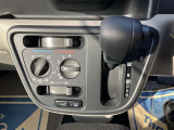 インパネシフト。ハンドルから近いので運転しやすいです