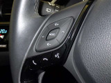 ステアリングスイッチ装備!運転しながら手元でオーディオの操作などができます。